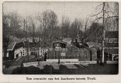 300648 Gezicht op de opbouw van de monsterkamers op het terrein van Park Tivoli te Utrecht, ten behoeve van de tweede ...